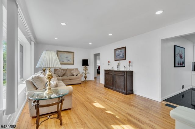 15 Judith Pl, Wayne Twp., NJ 07470