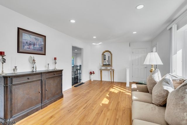 15 Judith Pl, Wayne Twp., NJ 07470