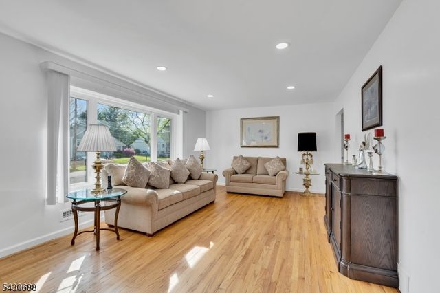 15 Judith Pl, Wayne Twp., NJ 07470