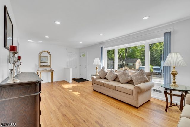 15 Judith Pl, Wayne Twp., NJ 07470