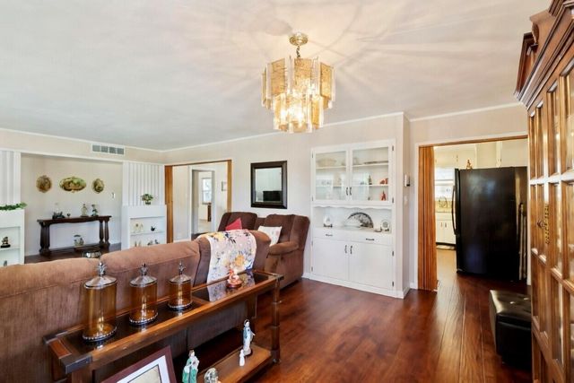 494 E Merritt Avenue, Tulare, CA 93274