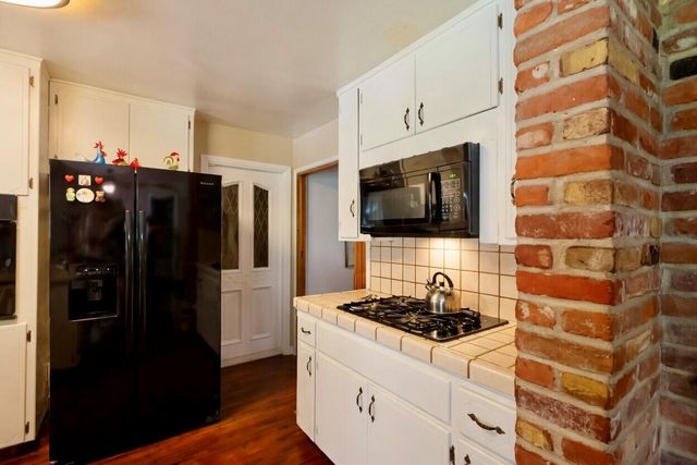 494 E Merritt Avenue, Tulare, CA 93274