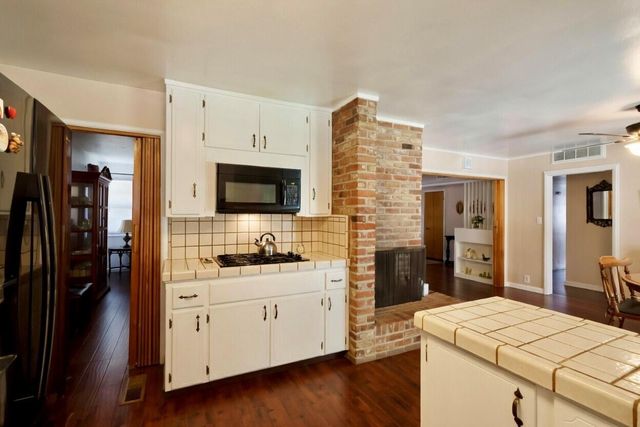 494 E Merritt Avenue, Tulare, CA 93274