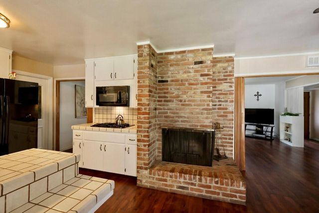 494 E Merritt Avenue, Tulare, CA 93274