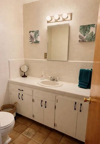 494 E Merritt Avenue, Tulare, CA 93274