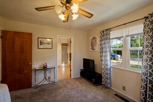 494 E Merritt Avenue, Tulare, CA 93274