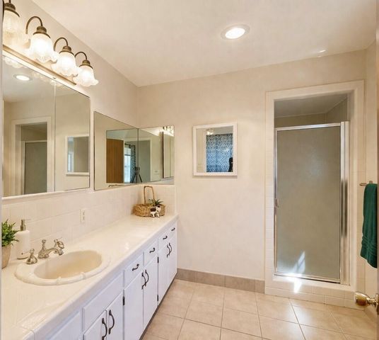 494 E Merritt Avenue, Tulare, CA 93274