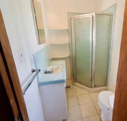 494 E Merritt Avenue, Tulare, CA 93274