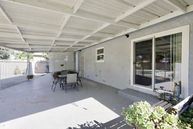 494 E Merritt Avenue, Tulare, CA 93274