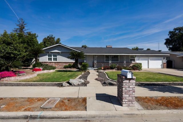 494 E Merritt Avenue, Tulare, CA 93274