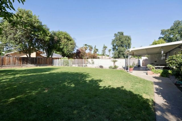 494 E Merritt Avenue, Tulare, CA 93274