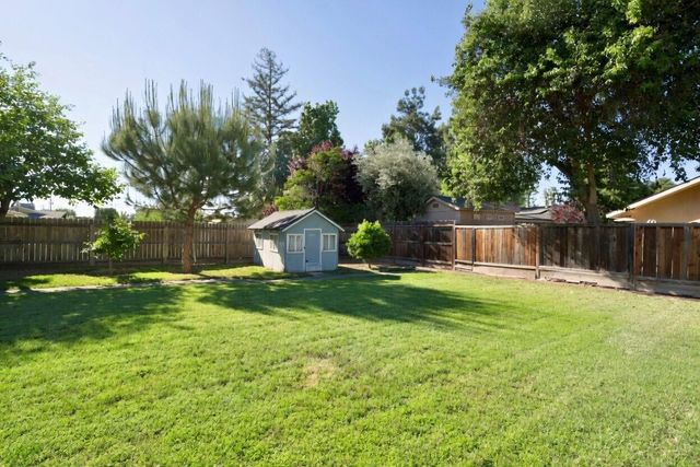 494 E Merritt Avenue, Tulare, CA 93274
