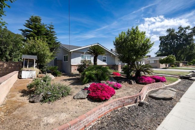 494 E Merritt Avenue, Tulare, CA 93274