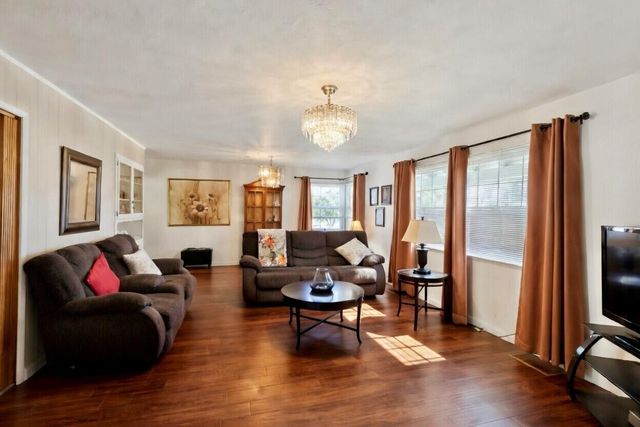 494 E Merritt Avenue, Tulare, CA 93274