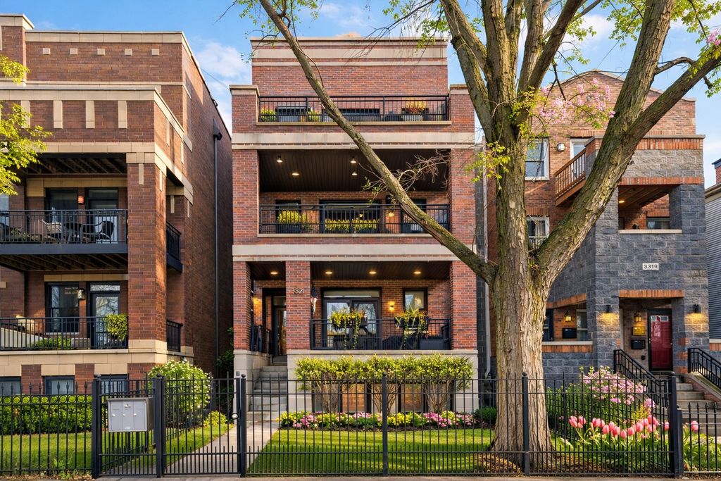 Image 1 of property listing at 3321 N Seminary Avenue 3, Chicago, IL 60657