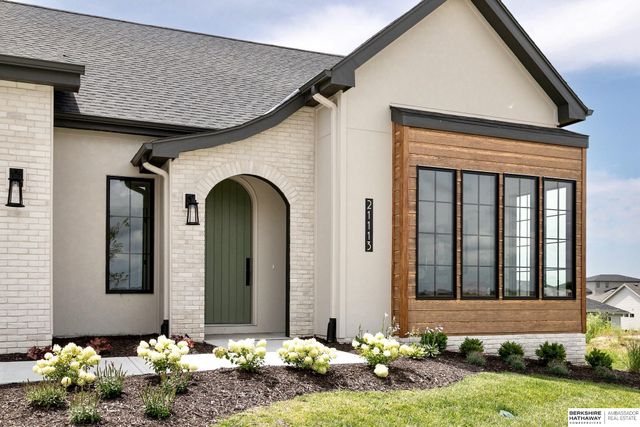 21113 Laurel Avenue, Elkhorn, NE 68022