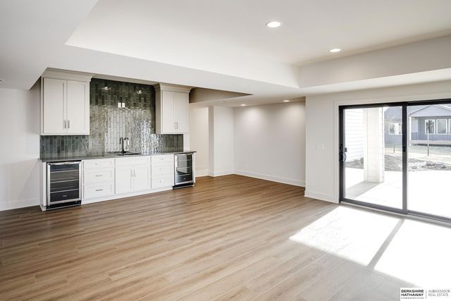 21113 Laurel Avenue, Elkhorn, NE 68022
