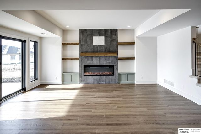 21113 Laurel Avenue, Elkhorn, NE 68022