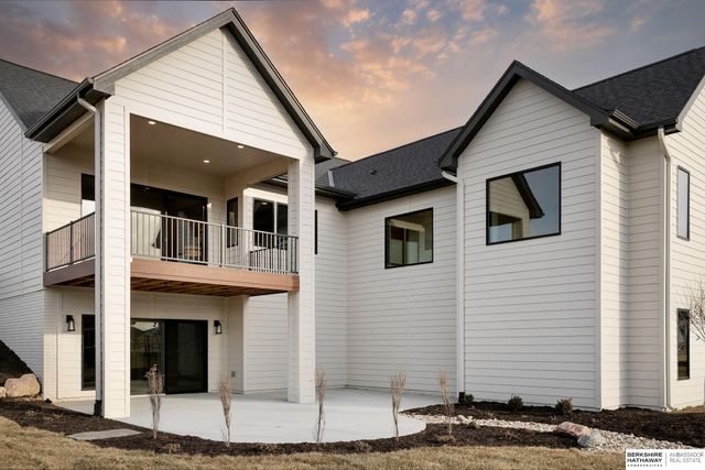 21113 Laurel Avenue, Elkhorn, NE 68022