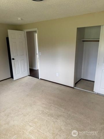 1306 Sherwood Court E, Tacoma, WA 98445