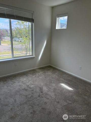 1306 Sherwood Court E, Tacoma, WA 98445