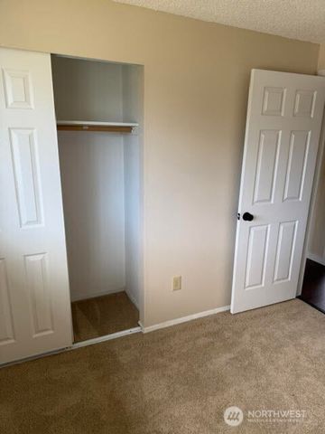 1306 Sherwood Court E, Tacoma, WA 98445