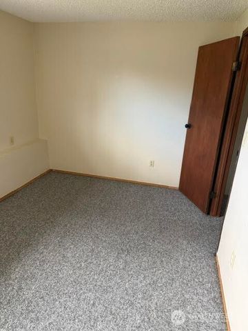 1306 Sherwood Court E, Tacoma, WA 98445