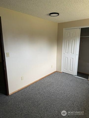 1306 Sherwood Court E, Tacoma, WA 98445