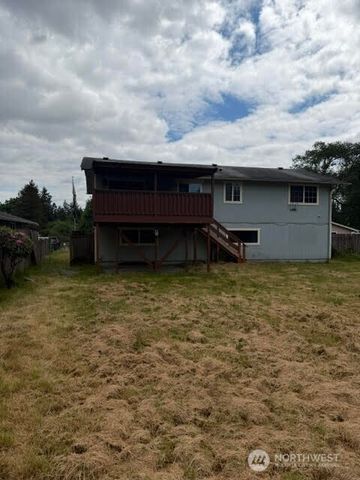1306 Sherwood Court E, Tacoma, WA 98445