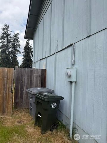 1306 Sherwood Court E, Tacoma, WA 98445