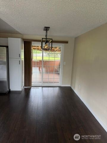 1306 Sherwood Court E, Tacoma, WA 98445