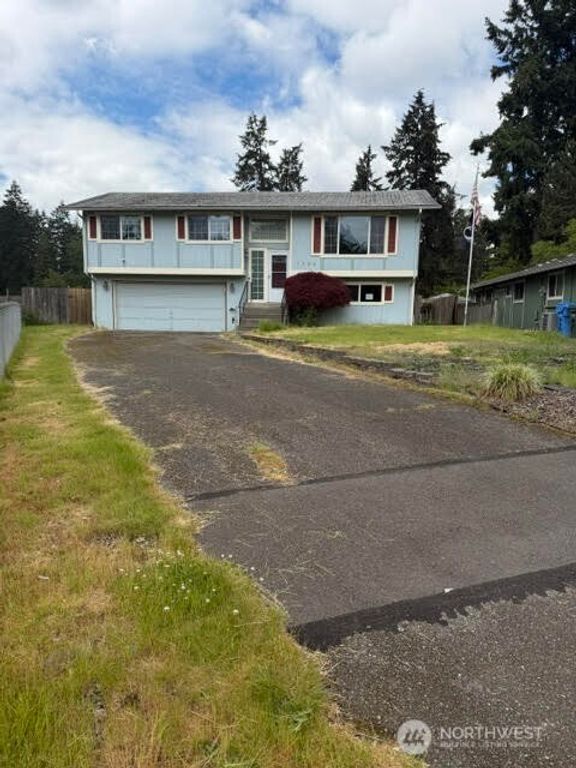 1306 Sherwood Court E, Tacoma, WA 98445