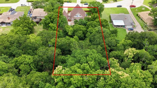 205 Roaring Springs Drive, Desoto, TX 75115