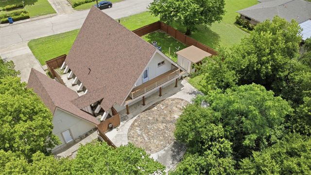 205 Roaring Springs Drive, Desoto, TX 75115