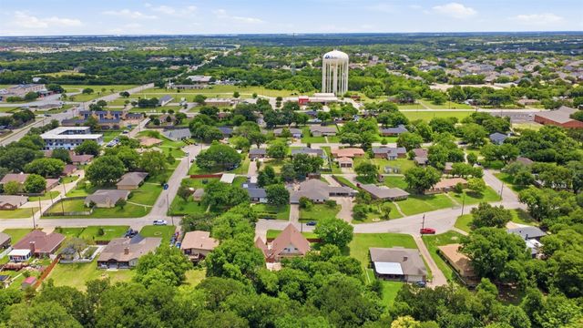 205 Roaring Springs Drive, Desoto, TX 75115
