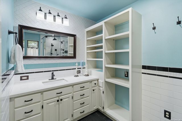 118 William Classen, San Antonio, TX 78232