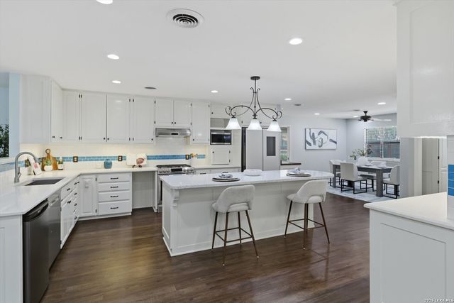 118 William Classen, San Antonio, TX 78232