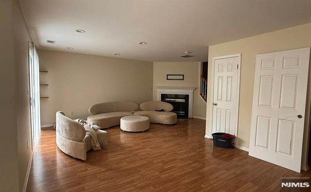 17 Mulberry Street, Jersey City, NJ 07305