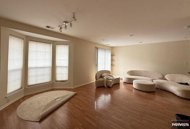 17 Mulberry Street, Jersey City, NJ 07305