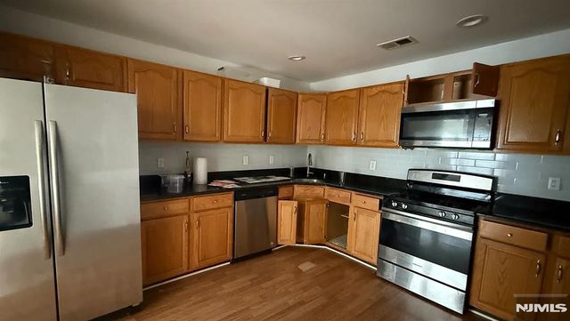 17 Mulberry Street, Jersey City, NJ 07305