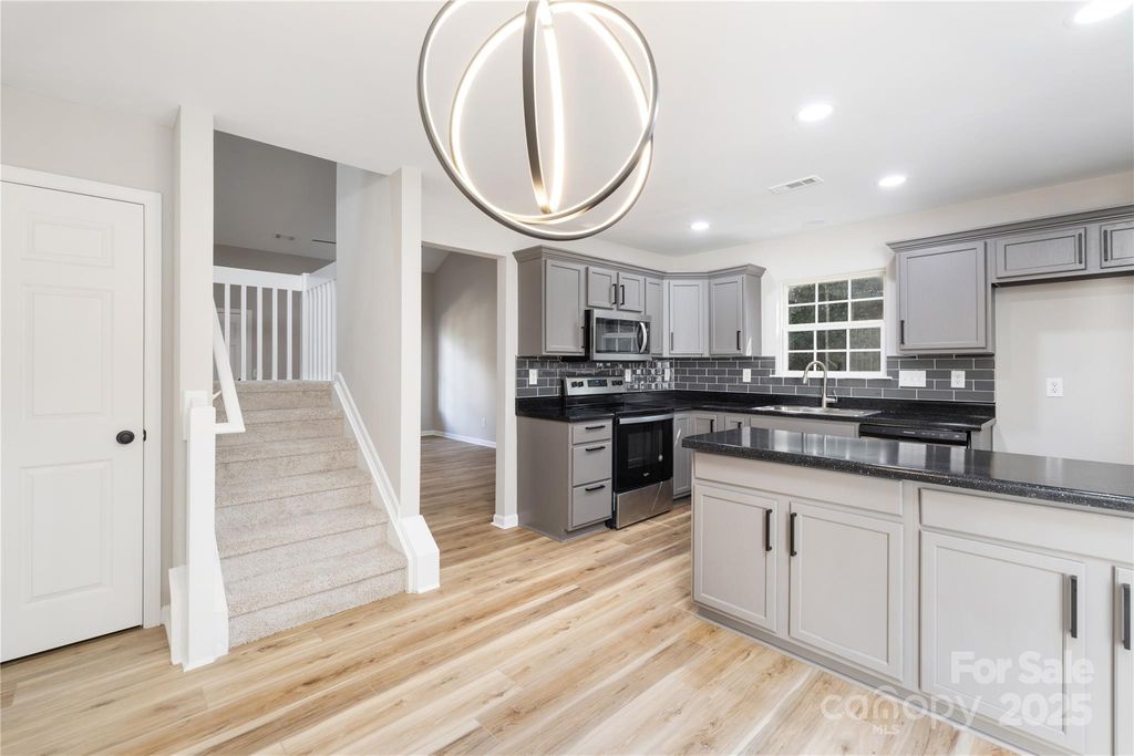 136 Mangum Circle, Mooresville, NC 28117