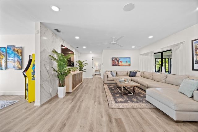 526 Linnet Circle, Delray Beach, FL 33444