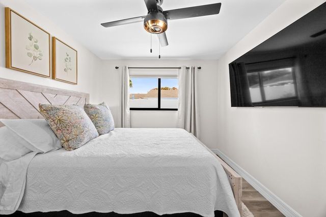 526 Linnet Circle, Delray Beach, FL 33444