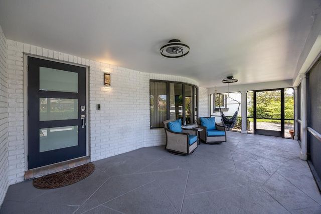 526 Linnet Circle, Delray Beach, FL 33444