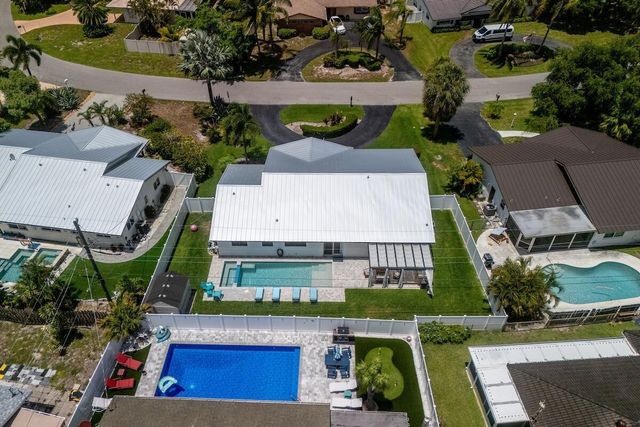 526 Linnet Circle, Delray Beach, FL 33444