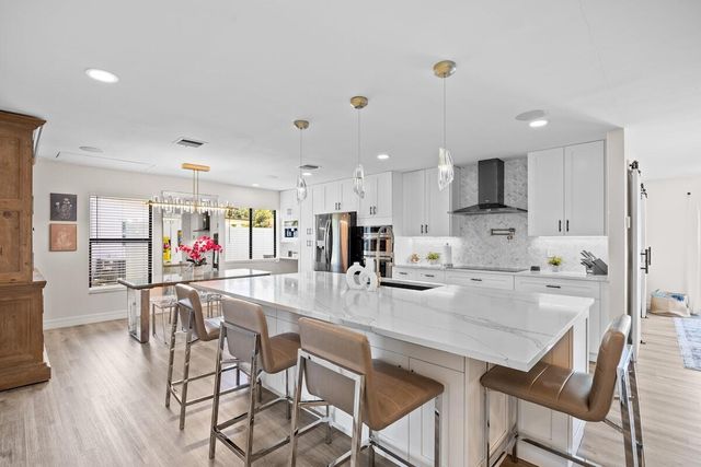 526 Linnet Circle, Delray Beach, FL 33444