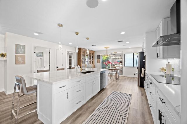 526 Linnet Circle, Delray Beach, FL 33444