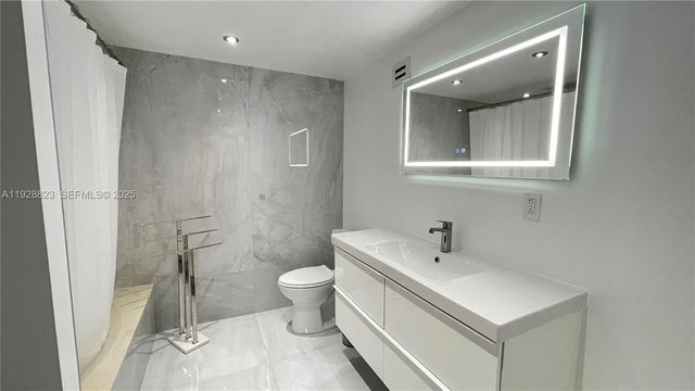 800 Parkview Dr 807, Hallandale Beach, FL 33009