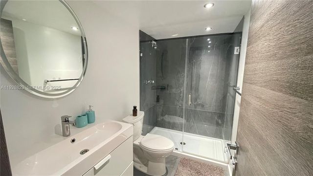 800 Parkview Dr 807, Hallandale Beach, FL 33009