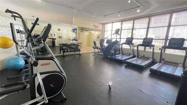 800 Parkview Dr 807, Hallandale Beach, FL 33009